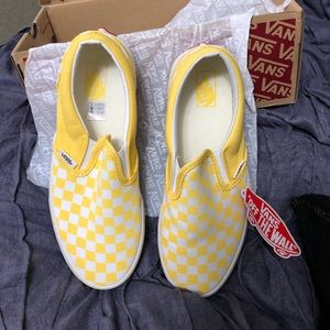 NWT vans kids size 6 fits women’s 7.5